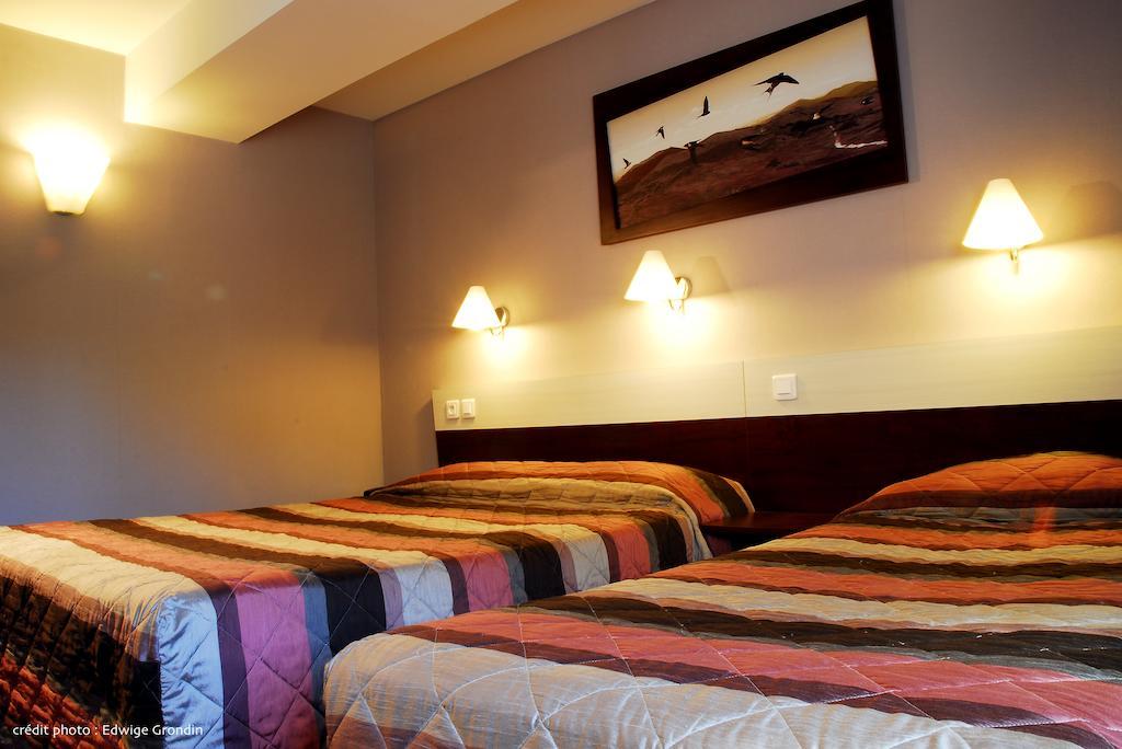 Les Hirondelles Hotel Orcines Quarto foto